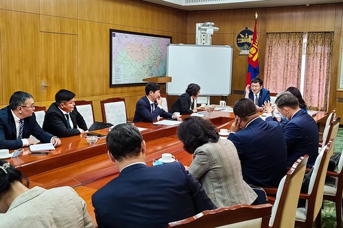 Монгол улсын шадар сайд Я.Содбаатар газрын тос боловсруулах үйлдвэрийн явцыг эрчимжүүлэх үүрэг өглөө